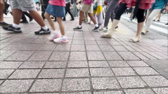 Vibrant Urban Energy: Dynamic Footage of Crowded Square During Rush Hour, with Blurry, Unrecognizable People Walking with Purposeful Strides - A Captivating Stock Video