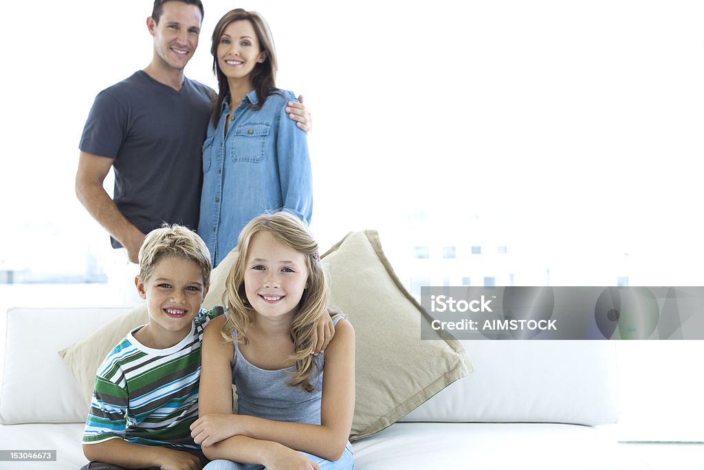 Famiglia felice - Foto stock royalty-free di Copy Space