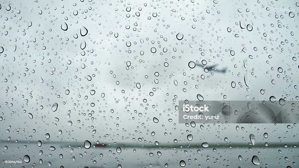 Aeroporto di pioggia - Foto stock royalty-free di Acqua