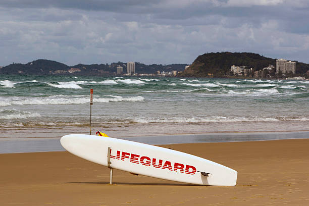 nadador-salvador - gold coast australia lifeguard sea imagens e fotografias de stock