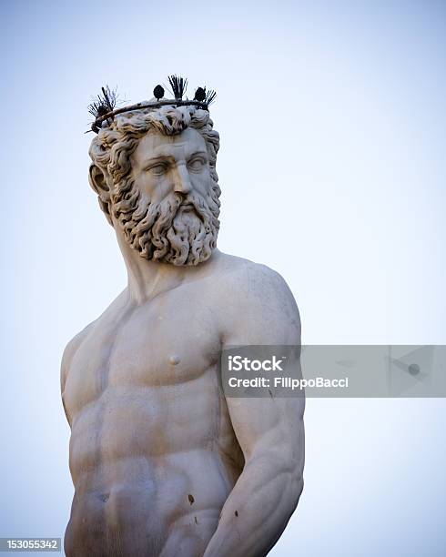 Statua Di Nettuno In Florence Piazza Della Signoria - Fotografie stock e altre immagini di Ambientazione esterna