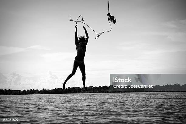 Foto de Permitindo Que Vájovem Mulher Cair Para O Mar e mais fotos de stock de Adulto - Adulto, Agilidade, América Central