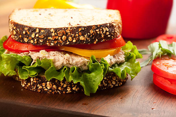 тунец sald сэндвич - sandwich tuna tuna salad sandwich salad стоковые фото и изображения