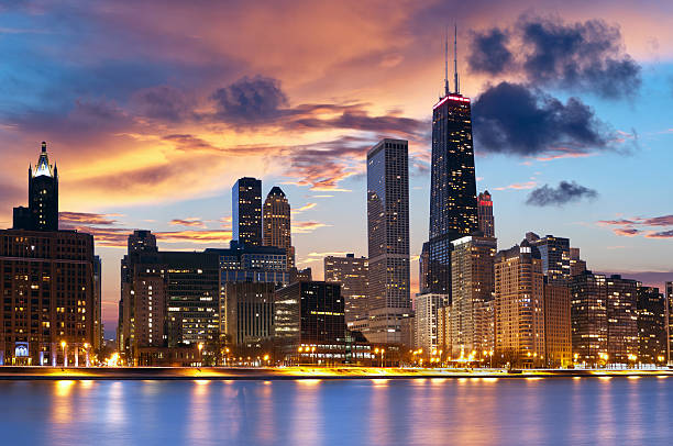 Chicago Skyline Chicago downtown skyline at dusk. lake shore drive chicago stock pictures, royalty-free photos & images