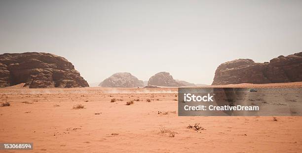 Photo libre de droit de Voyage Dans Le Désert banque d'images et plus d'images libres de droit de 4x4 - 4x4, Abou Dhabi, Absence