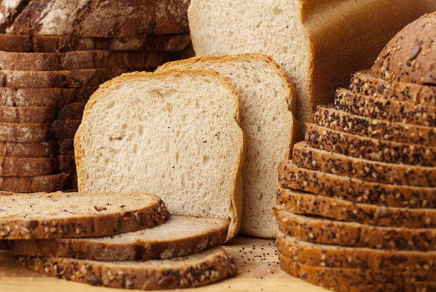 variedad de panes - wheat whole wheat close up cereal plant fotografías e imágenes de stock