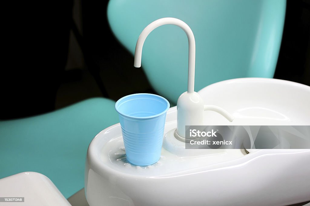 Водопроводный кран на Стоматологическое кресло - Стоковые фото Без людей роялти-фри