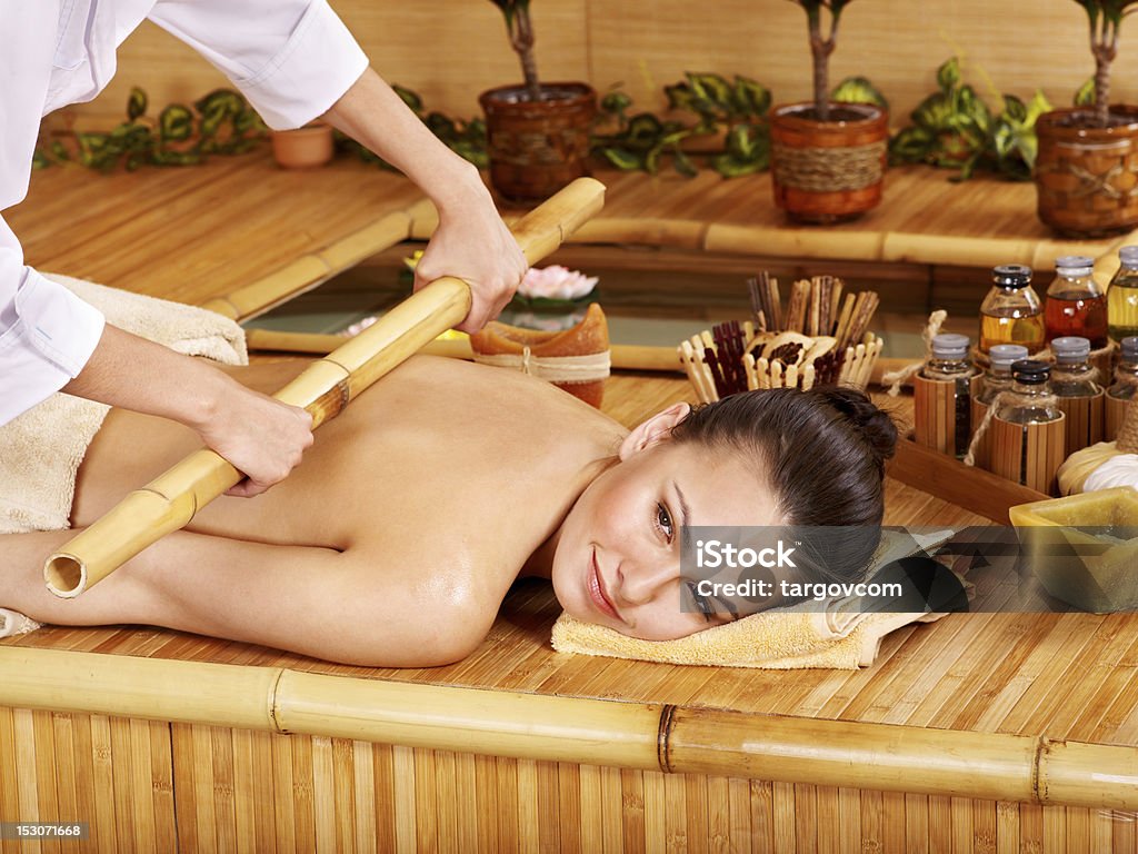 Bambus-massage. - Lizenzfrei Bambus - Graspflanze Stock-Foto