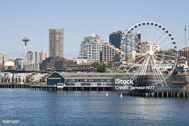 Seattle Waterfront Foto de stock y más banco de imágenes de Rueda - Rueda, Seattle, Dársena