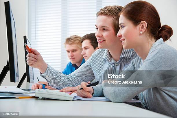 Studenten In Einem Computerklassenzimmer Stockfoto und mehr Bilder von Auszubildender - Auszubildender, Computer, Kurs