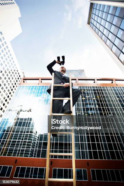 Geschäftsmann Sieht In Die Zukunft Stockfoto und mehr Bilder von Gelegenheit - Gelegenheit, Gleichgewicht, Tagträumen