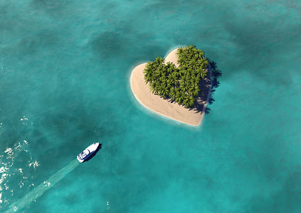 isola di paradiso a forma di cuore - honeymoon foto e immagini stock