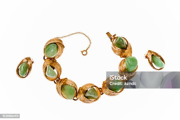 Photo libre de droit de Ensemble Vintage Bracelet Et Boucles Doreilles banque d'images et plus d'images libres de droit de Bijou - Bijou, Jade - Gemme, Or - Couleur