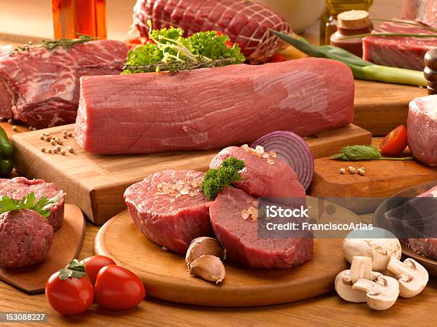 Surowe Mięso - zdjęcia stockowe i więcej obrazów Sklep mięsny - Sklep mięsny, Mięso, Artykuły spożywcze