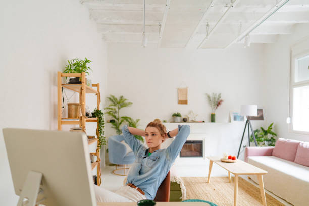 istock Finishing work online from the home office 1530887232