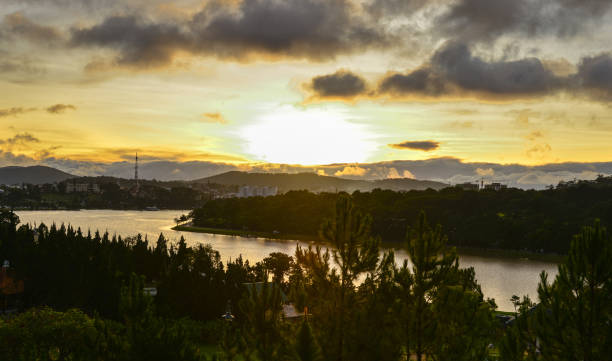 istock Sunset on the lake 1530927504
