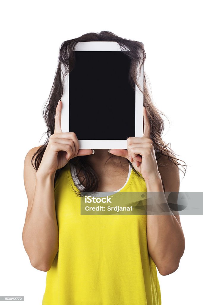 Jovem mulher esconde atrás Tablet Digital, isolado a branco - Royalty-free 20-29 Anos Foto de stock