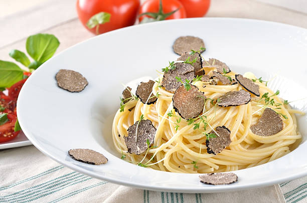 Spaghetti with fresh truffle Pasta with fresh Italian truffle tartuffo stock pictures, royalty-free photos & images