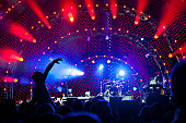 menge-von-fans-bei-einem-konzert.jpg?b=1&s=170x170&k=20&c=BVL-AhY9Sh6C6IgzTcM8n64AWXbxaqnc8bAugzMMycQ=