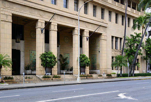 Honolulu, Oahu, Hawaii, USA: Alexander and Baldwin Building entrance, portico columns featuring Chinese ornamentation - the steel-framed, reinforced concrete building has Hawaiian, Chinese and European feature - architects Charles William Dickey, Hart Wood - headquarters of one of Hawaii's most powerful pre-war plantation and trading companies - Bishop Street.