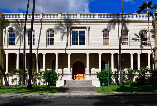Honolulu, Oahu, Hawaii, USA: Aliʻiolani Hale,  Hawaiʻi State Supreme Court. It is the former seat of government of the Kingdom of Hawaiʻi and the Republic of Hawaiʻi - completed in 1874 - western façade on Queen Street.