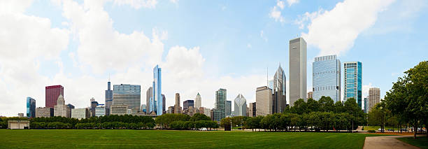 istock Downtown Chicago, IL on the sunny day 153099144