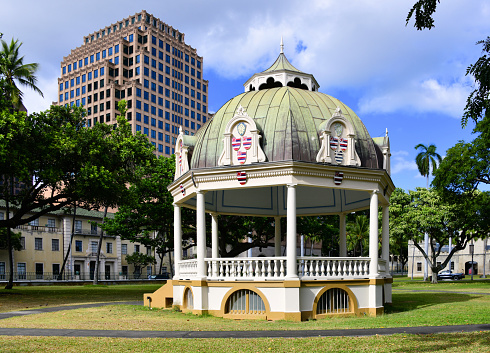 Honolulu, Oahu, Hawaii, USA: Coronation Pavilion (Keli'iponi Hale) - built for the coronation of King Kalakaua and Queen Kapiolani in 1883 - bandstand used by the Royal Hawaiian Band - located in the park outside Iolani Palace, corner of King Street and Richards Street in downtown Honolulu. In the background the YWCA Building  and the art deco Alii Place tower.