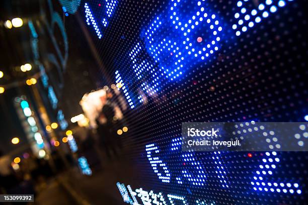 Visualização De Gráficos Do Mercado De Stock - Fotografias de stock e mais imagens de Cifras Financeiras - Cifras Financeiras, Finanças, Fotografia - Imagem