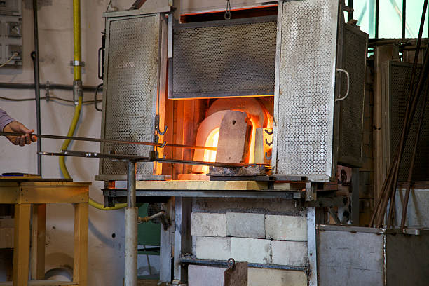 стекольный завод - kiln ceramic ceramics fire стоковые фото и изображения