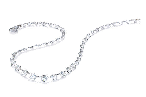 collana di diamanti su sfondo bianco - necklace foto e immagini stock