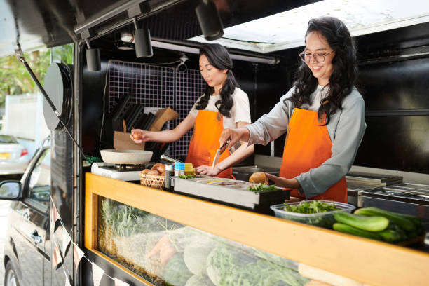istock Truck Owners Making Sandwiches 1531407062