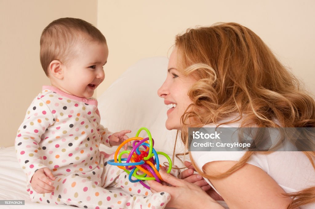 Mãe e bebê sorridente - Foto de stock de 6-11 meses royalty-free