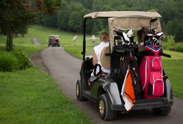 waiting for playing golf tournament - foursome imagens e fotografias de stock