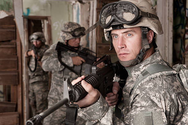 istock Soldiers Clearing an Abandoned Building 153146014