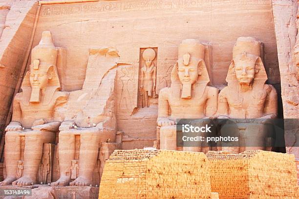 Foto de Nascer Do Sol Em Abu Simbel e mais fotos de stock de Abu Simbel - Abu Simbel, Cultura egípcia, Egito