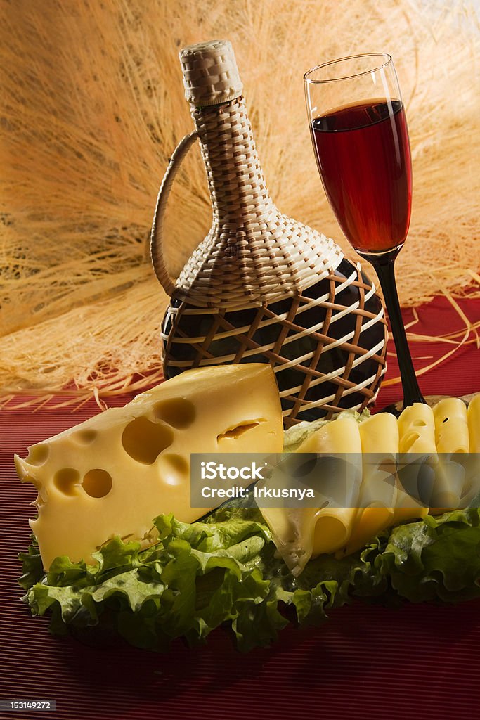 Verre à vin rouge et au fromage - Photo de Alcool libre de droits