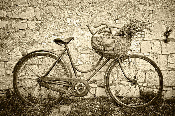 istock Old bike with woven basket 153149631