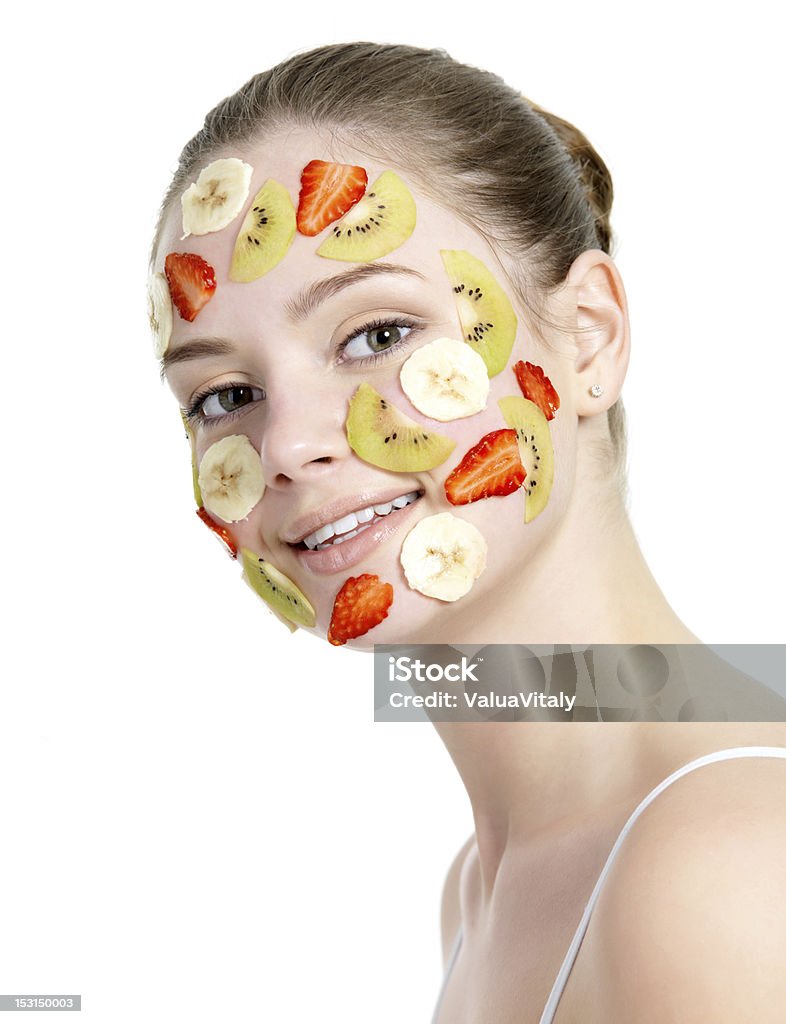 Mulher sorridente com máscara de frutas - Foto de stock de Adolescente royalty-free