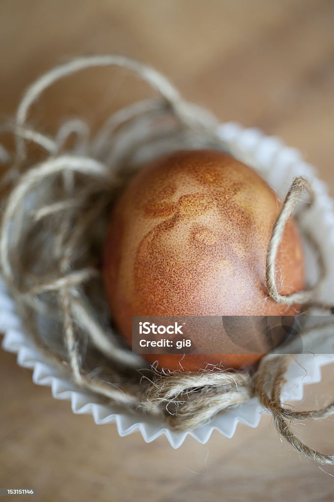 Easter Egg teñido, cebolla de la piel - Foto de stock de Celebración - Ocasión especial libre de derechos