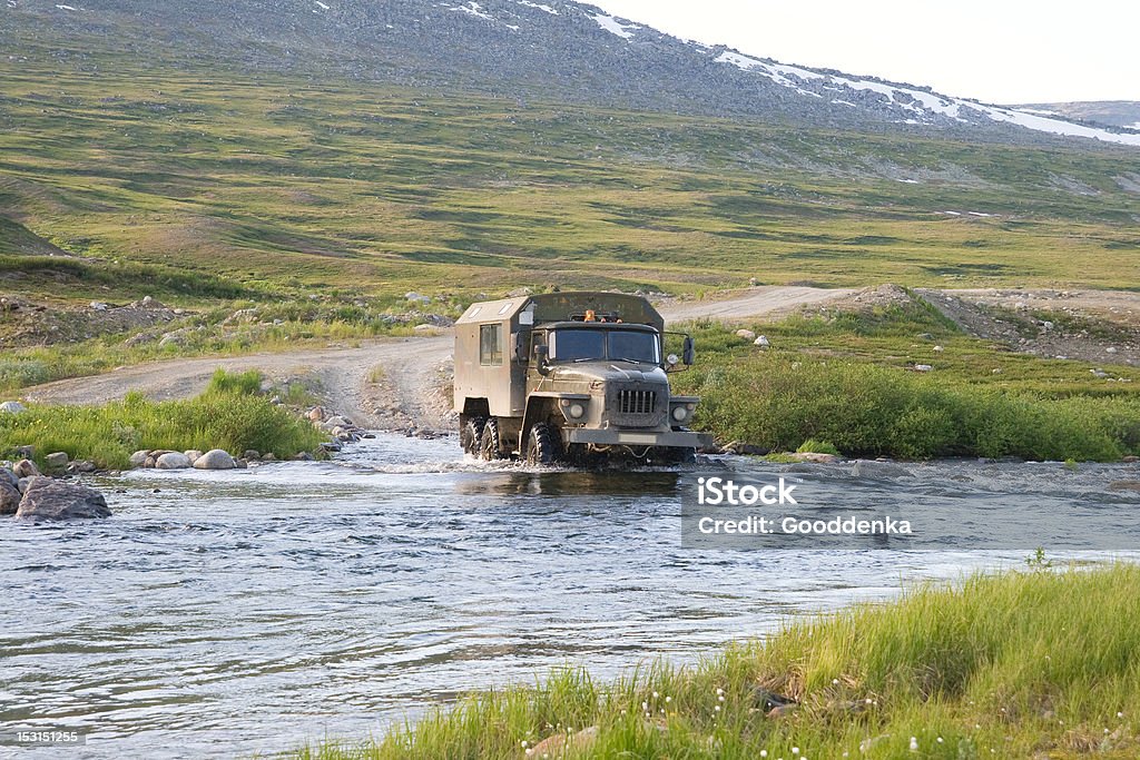 Camion de traverser une rivière - Photo de Armée libre de droits