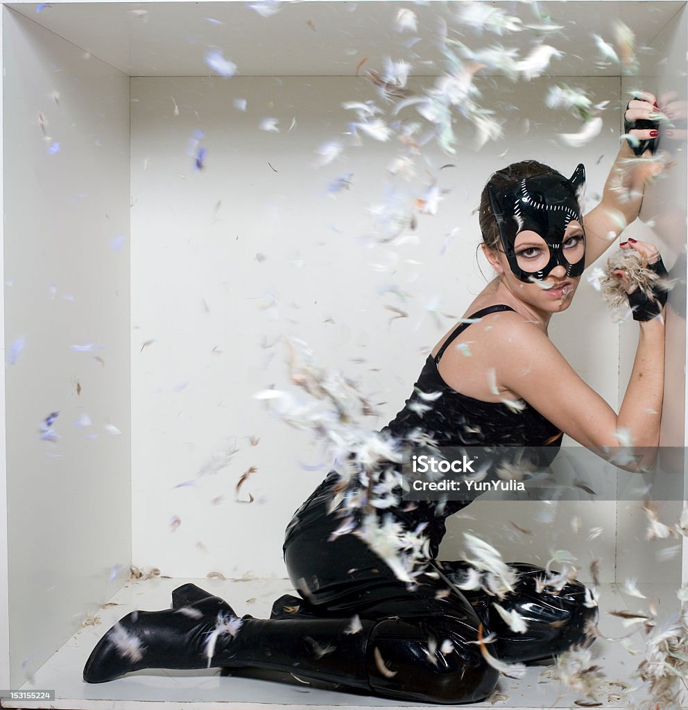 portrait de la beauté de la jeune femme dans un masque de chat - Photo de Sensualité libre de droits