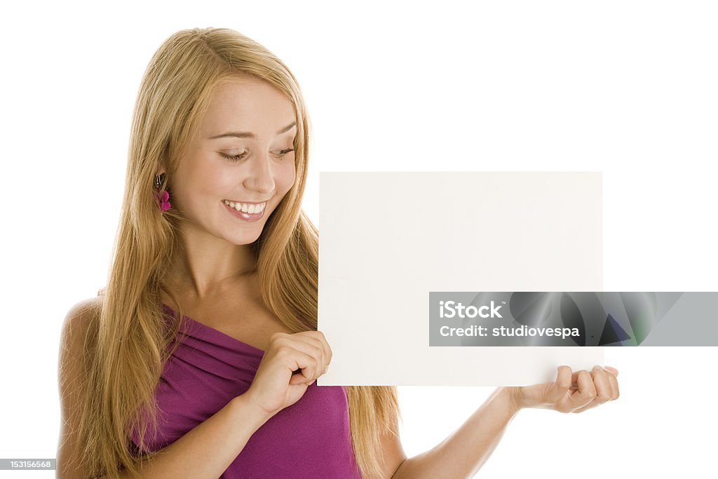 Женщина держит белая карта - Стоковые фото Белая доска роялти-фри