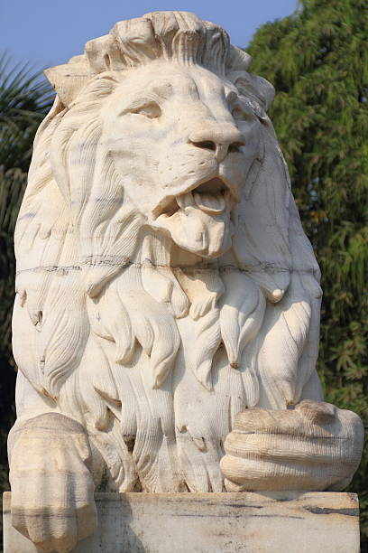 istock Lion of Britain 153157180