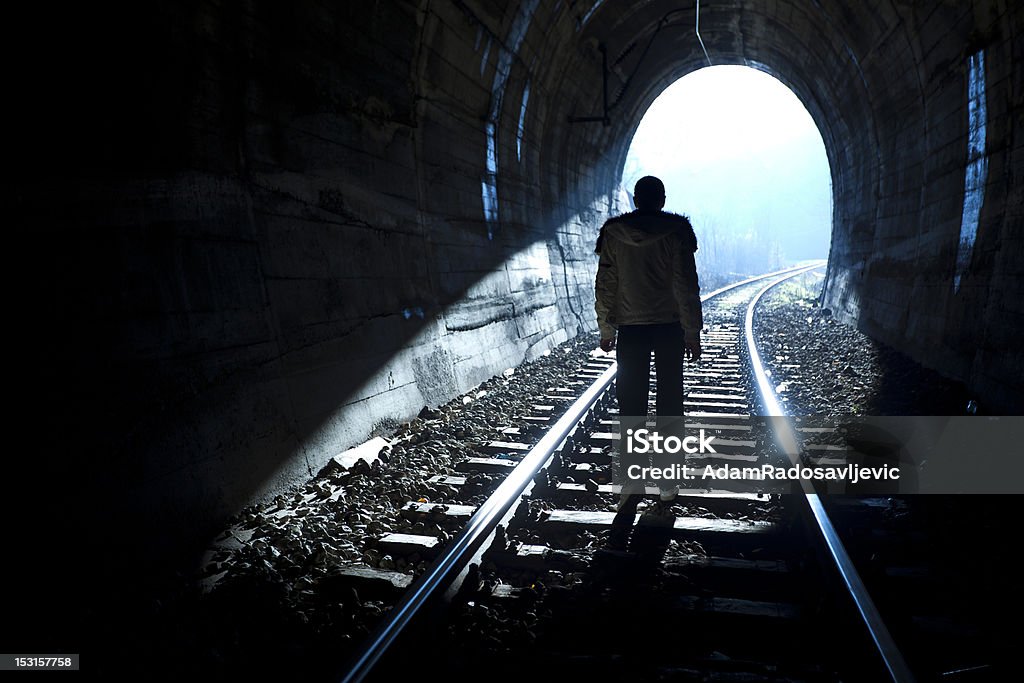 Mann am Ende des Tunnels - Lizenzfrei Abschied Stock-Foto