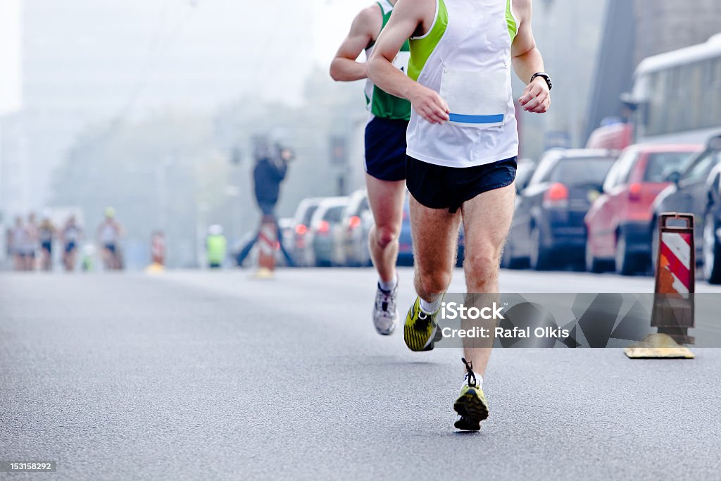 Gente corriendo maratón de la ciudad - Foto de stock de Actividad libre de derechos