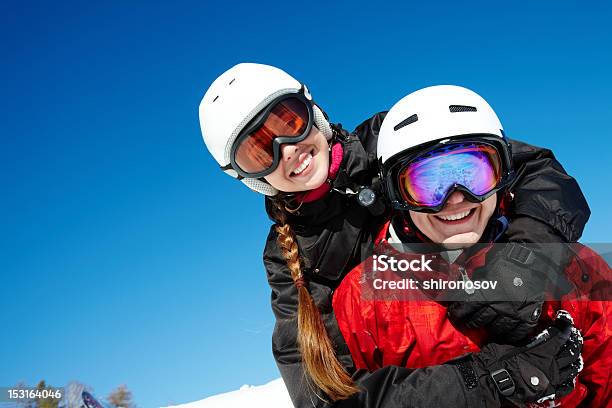 Photo libre de droit de Deux Surfeurs Des Neiges banque d'images et plus d'images libres de droit de Amitié - Amitié, Faire du snowboard, Neige