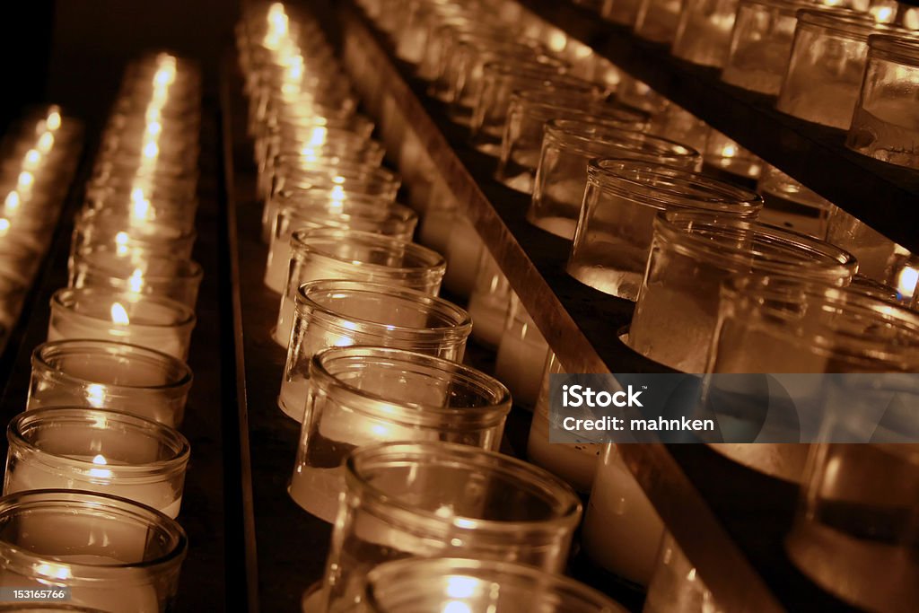 Religiosas velas - Foto de stock de Ambiente dramático royalty-free