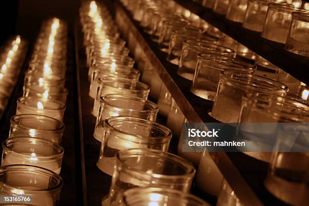 Foto de Religiosas Velas e mais fotos de stock de Ambiente dramático - Ambiente dramático, Capela, Catedral