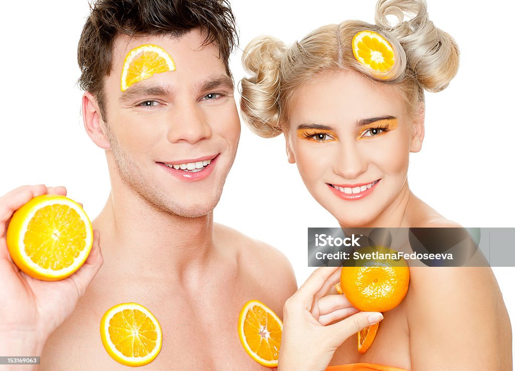 Junges Paar mit Orange - Lizenzfrei Model Stock-Foto
