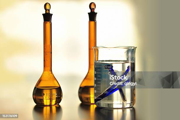 Glas Und Flaschemedizinische Series Stockfoto und mehr Bilder von Becherglas - Becherglas, Bildschärfe, Biologie
